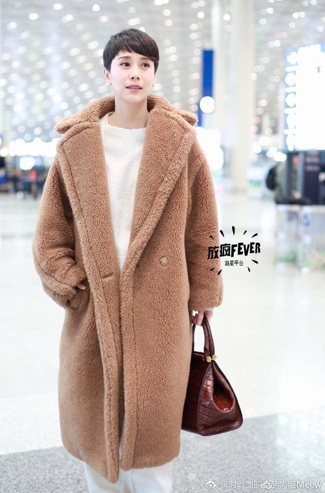 海清英伦风格子外套,39岁的海清一身红色套装还有气质