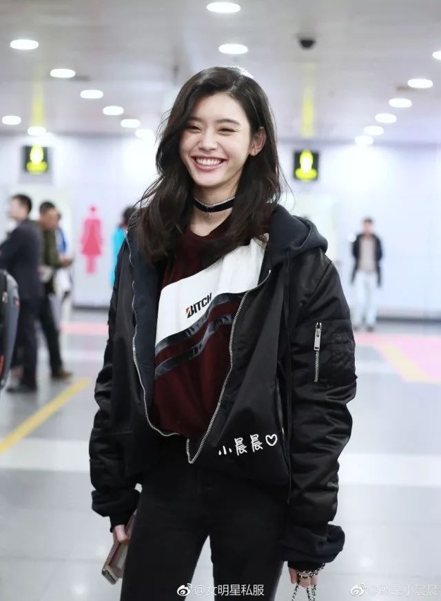 鹿晗刘昊然同款羽绒服,刘昊然中戏羽绒服机场