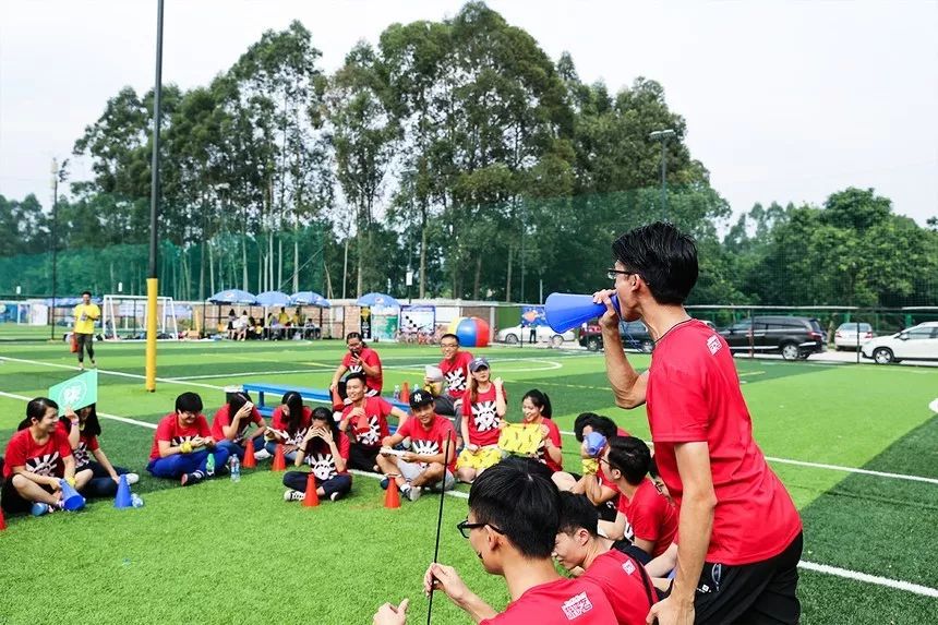 这运动会有毒！穿别人裤裆还很开心