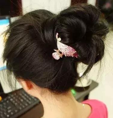 个性花苞头，与众不同的蓬松扎发