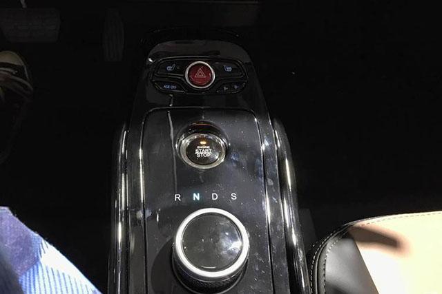 可能是最个性国产车，配无框车门、5块液晶屏，8万买它妹子更爱你