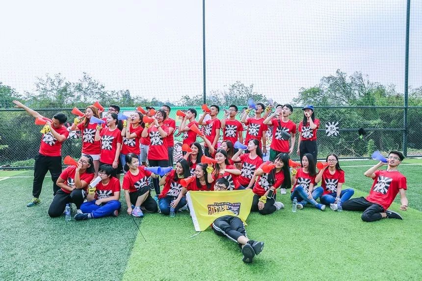 这运动会有毒！穿别人裤裆还很开心