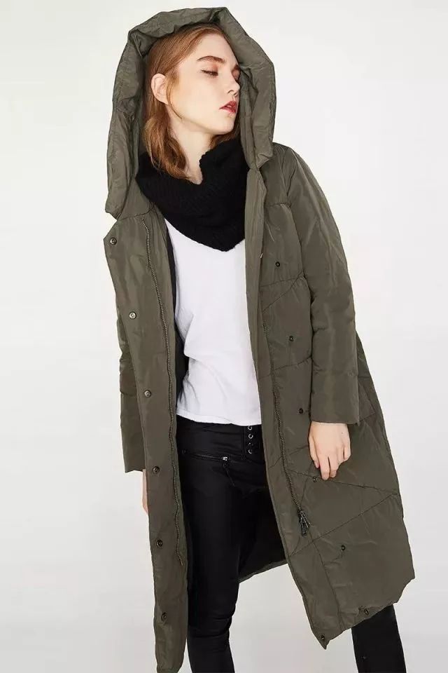 鹿晗刘昊然同款羽绒服,刘昊然中戏羽绒服机场