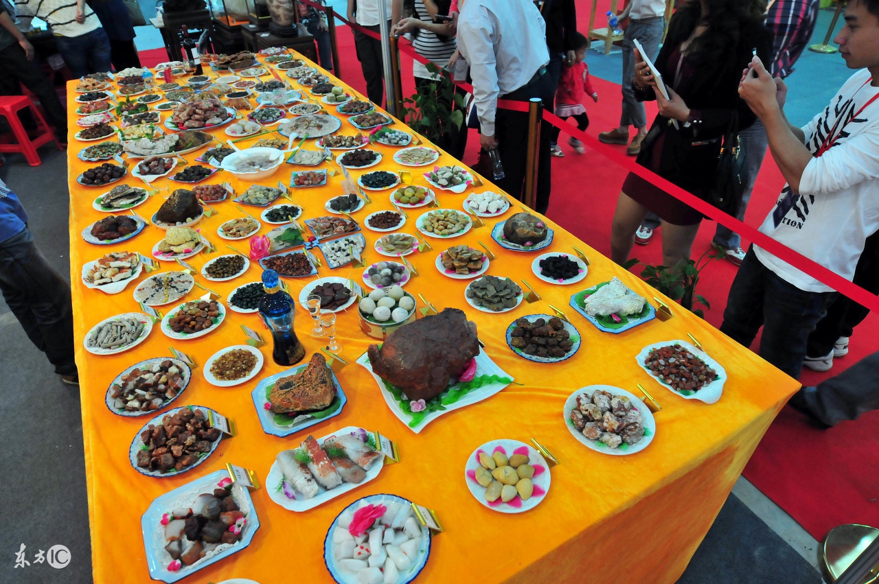 全国各地特点小吃怎么做,秘制酱板鸭江西特产正宗小吃500克