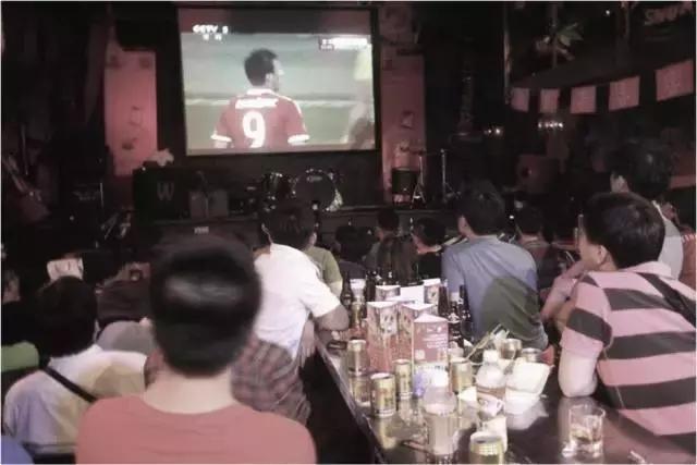 足球富有豪情,足球既有豪情也有温度