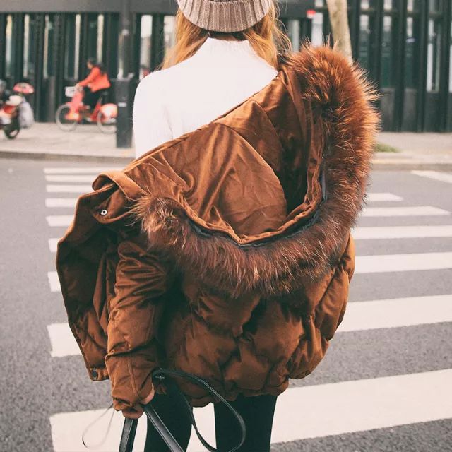 鹿晗刘昊然同款羽绒服,刘昊然中戏羽绒服机场