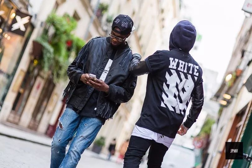 一件卫衣卖1千多,一件offwhite卫衣多少钱