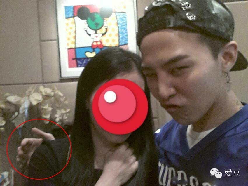 图嗨森丨看男神们用“绅士手”维持风度！女子晒与宋仲基“结婚证”惹怒父亲！