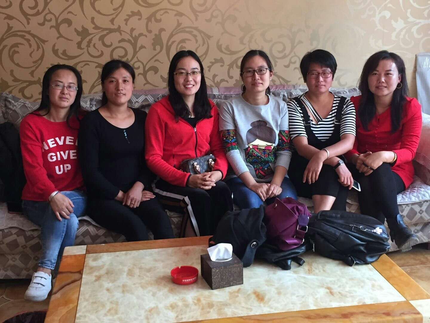 你的笑声让我想起我们的那些青春,那片笑声让我想起那些花儿