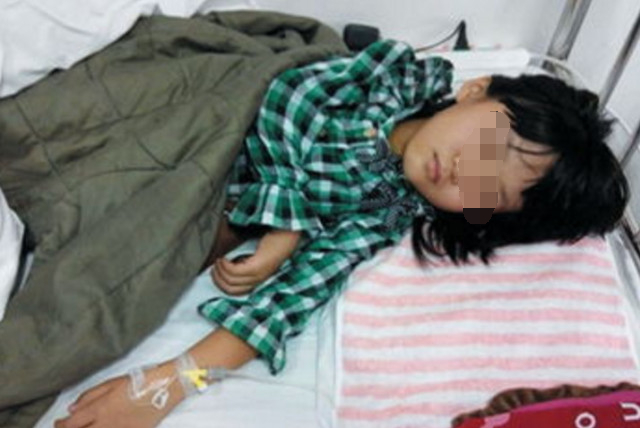 11岁女孩子宫瘀血，母亲闻讯失声痛哭