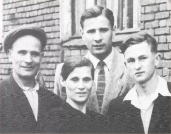 经历过二战，又夺取过欧洲杯！如今俄罗斯将他印在了海报上！