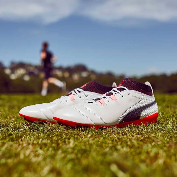 如何选择一款适合自己的足球鞋,哪款足球鞋好