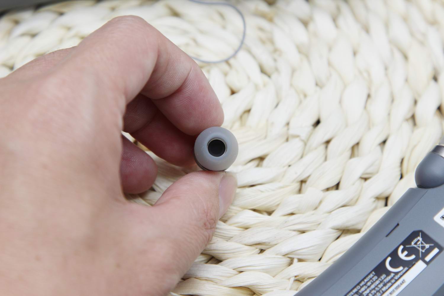 亲临感极致的音效享用---LGHBS-W120颈带式立体声蓝牙耳机体验