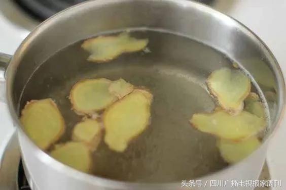 冬季泡脚暖身暖心,驱寒温肺泡脚