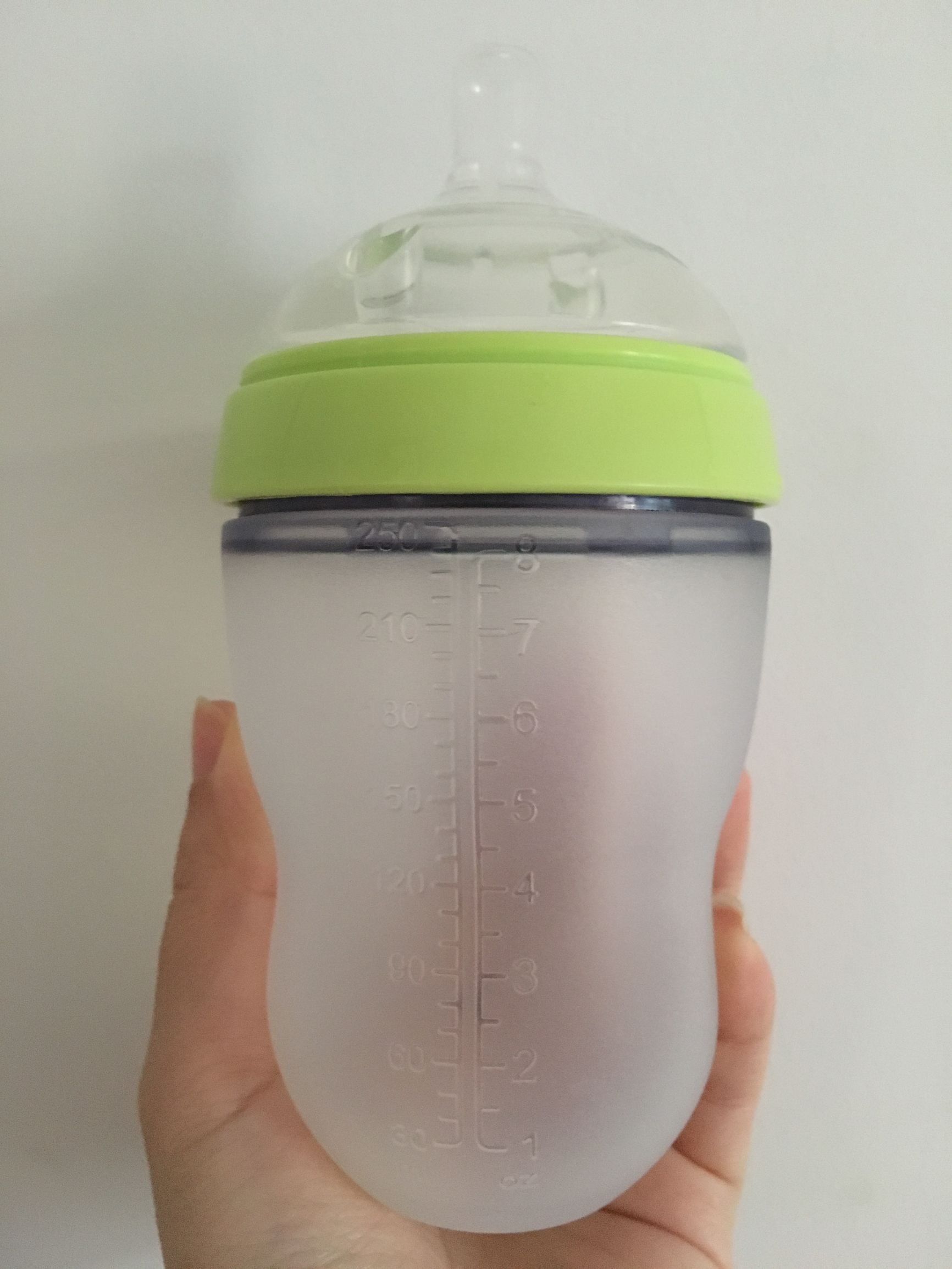 刚出生的婴儿奶瓶怎么选,婴儿奶瓶推荐0-6个月选多少毫升