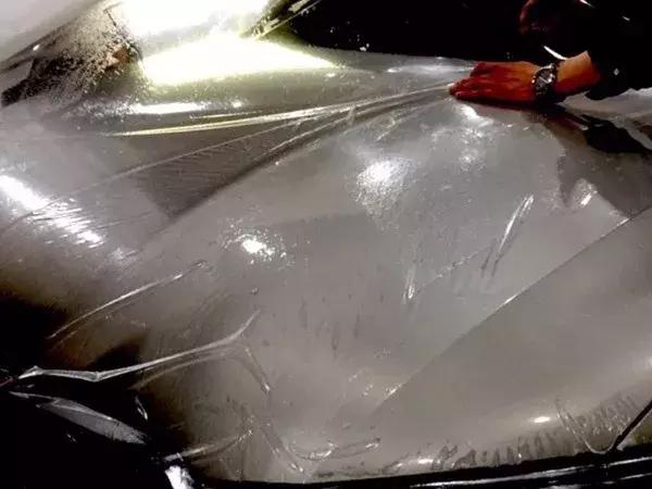 汽车打蜡镀膜镀晶怎么选择,打蜡和贴膜哪个更好