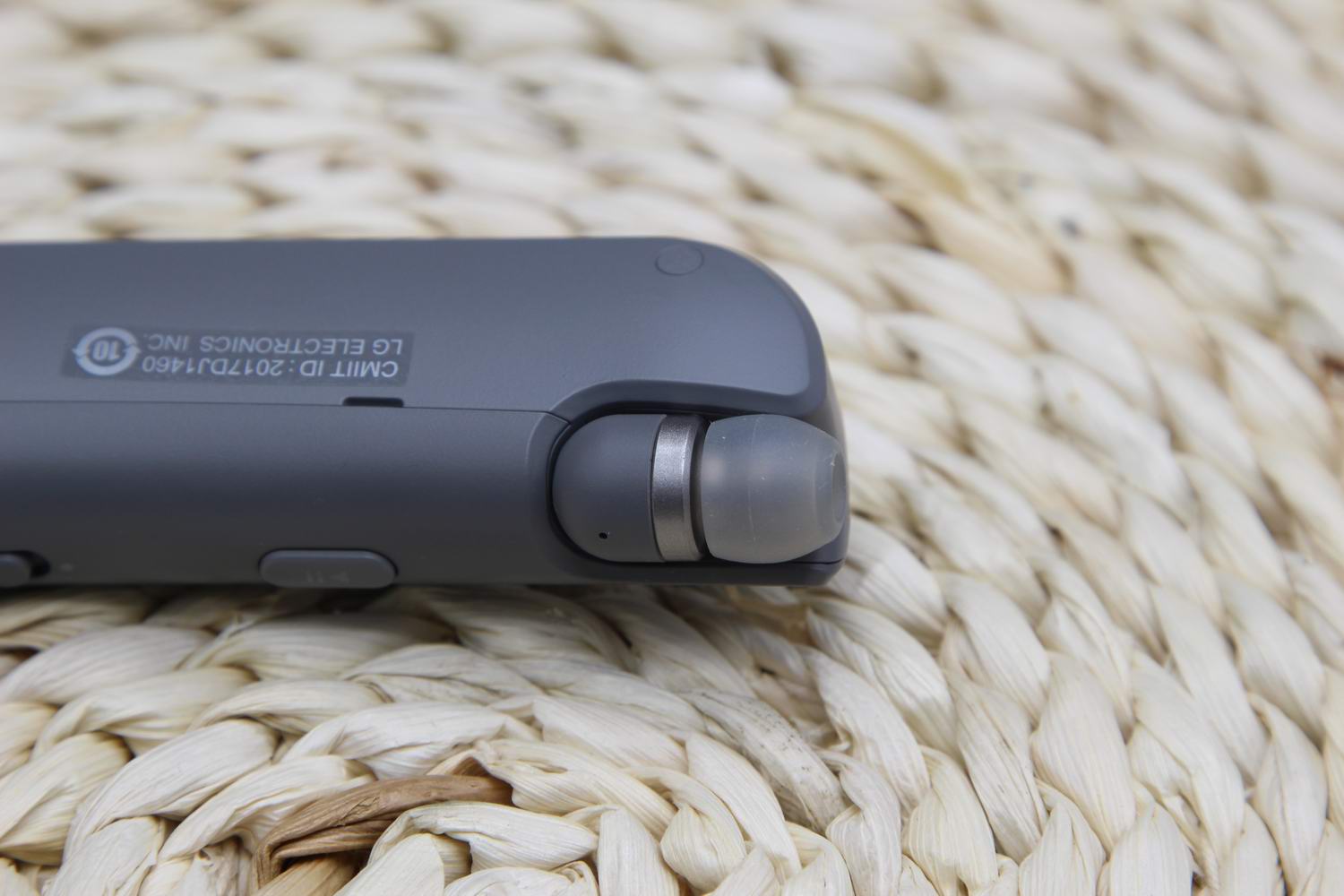 亲临感极致的音效享用---LGHBS-W120颈带式立体声蓝牙耳机体验