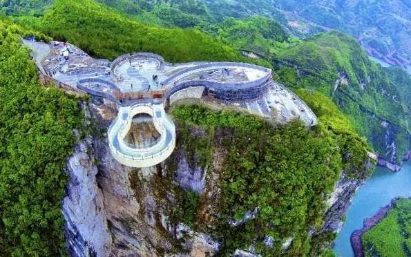 全球最惊险的玻璃栈道,中国最惊险恐怖的玻璃栈道