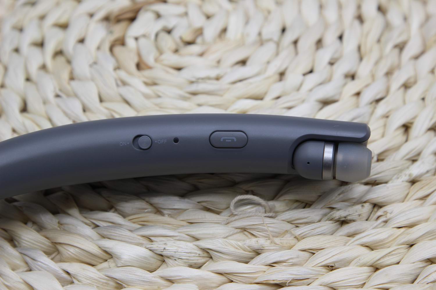 亲临感极致的音效享用---LGHBS-W120颈带式立体声蓝牙耳机体验