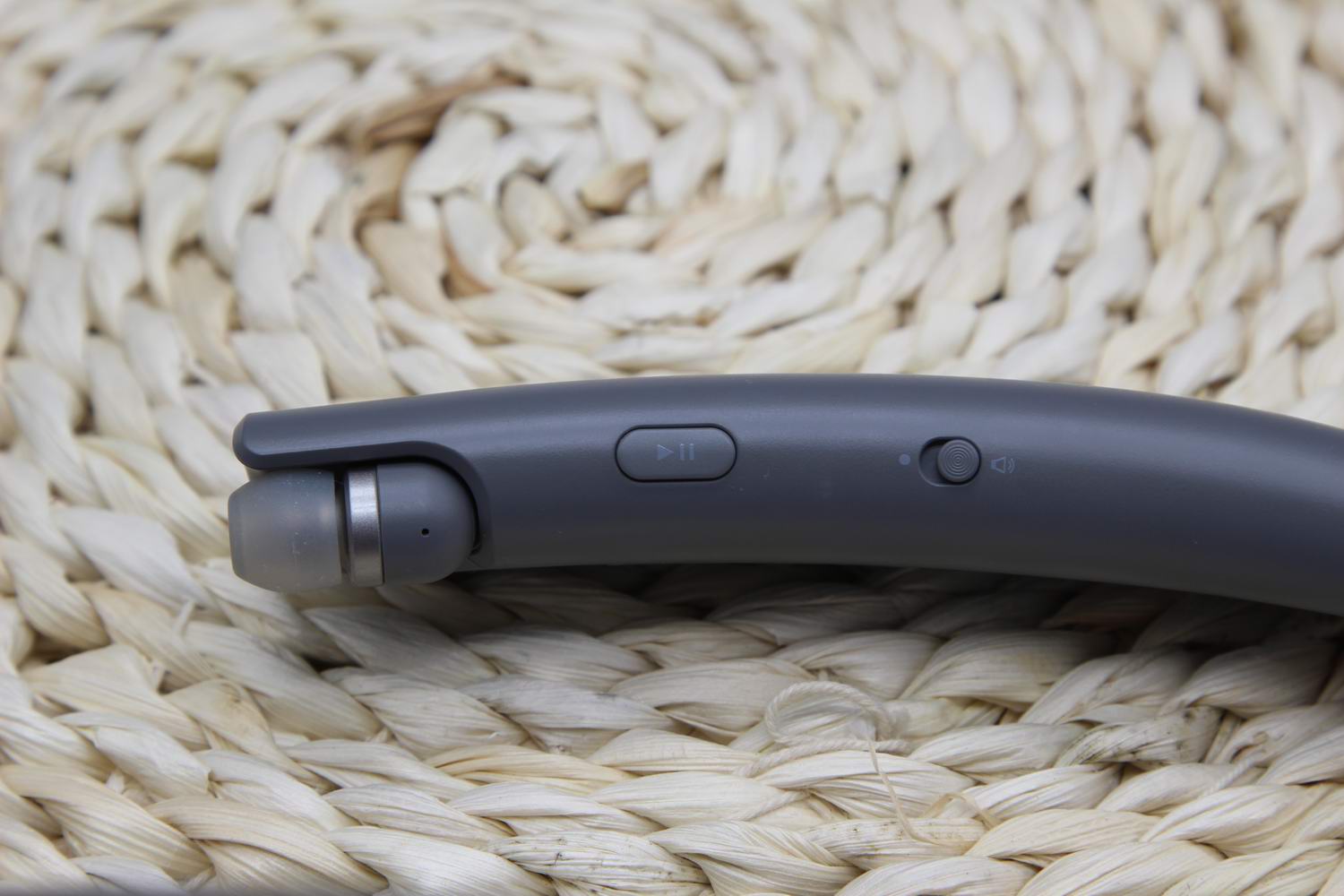 亲临感极致的音效享用---LGHBS-W120颈带式立体声蓝牙耳机体验