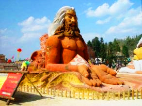 云南陆良彩色沙林沙雕节,彩色沙林第一届沙雕节