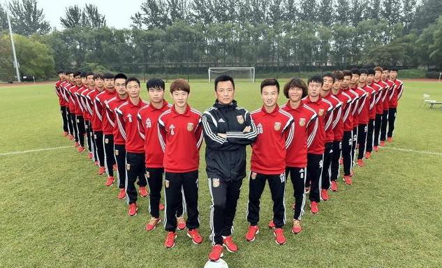 服了！留洋小将窒息防守令葡超豪门一脸无奈，网友：要回中超了