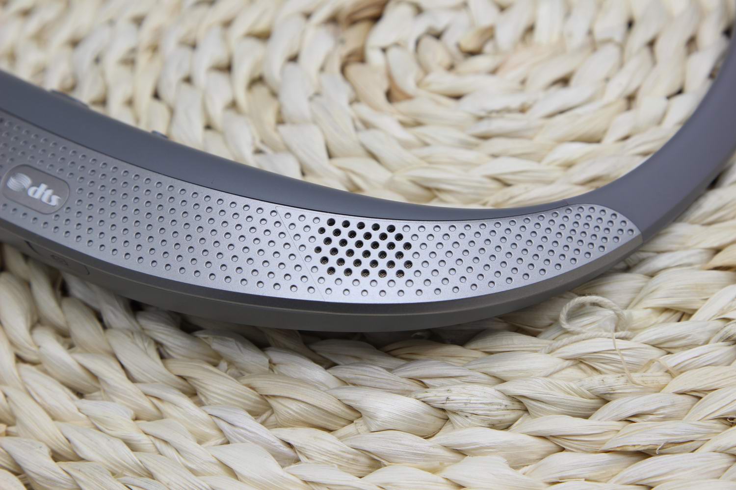 亲临感极致的音效享用---LGHBS-W120颈带式立体声蓝牙耳机体验