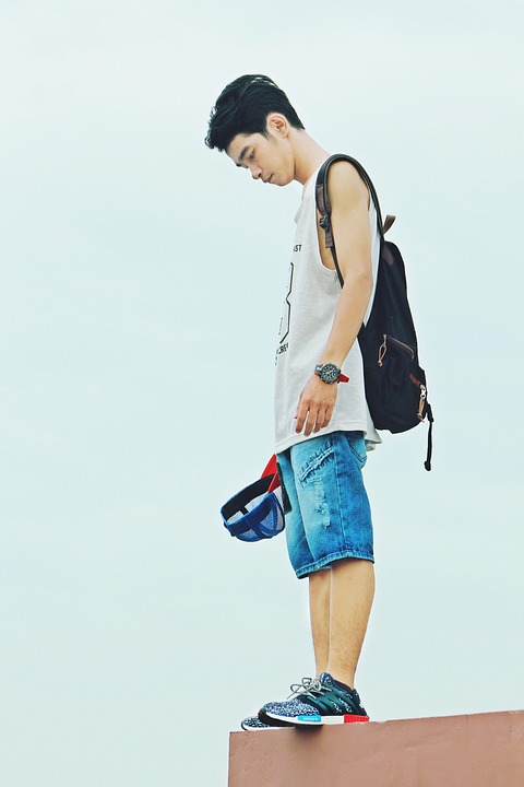 小说：光头男正欲亲吻风骚老板娘，不料竟被对方吞入肚中