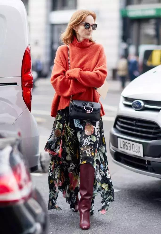 冬天纯色毛衣的高级穿搭,秋冬人手一件的毛衣怎么穿更好看