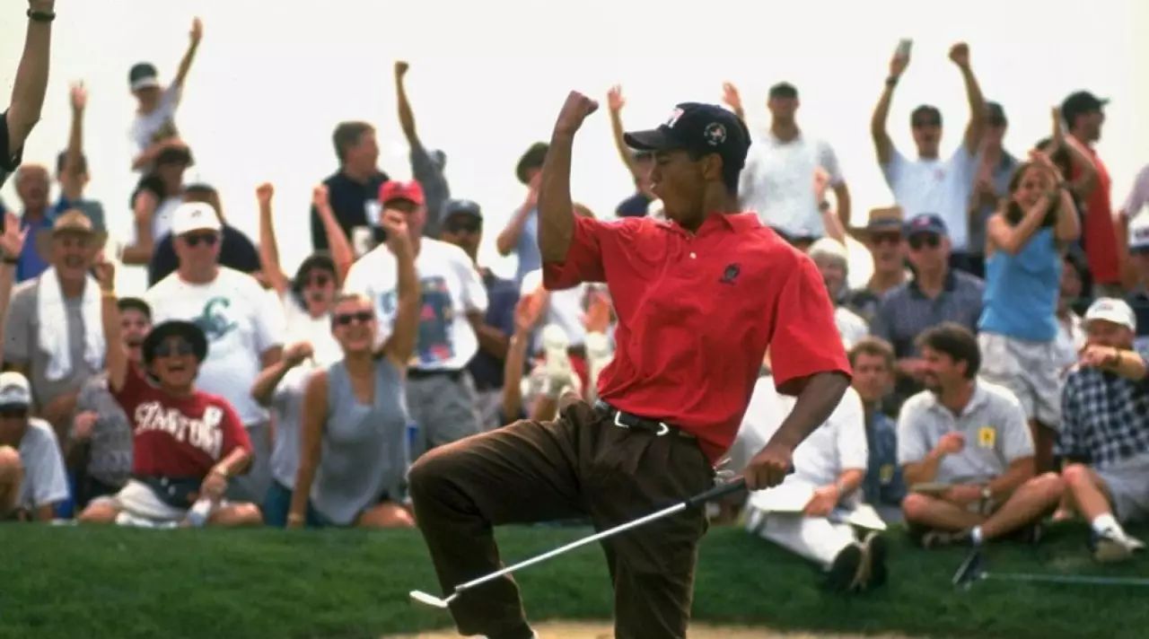 欣赏一下高尔夫球场美景,俄勒冈ncaa球场