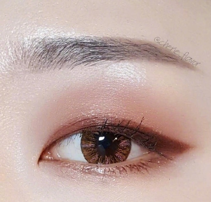 单眼皮但是眼睛大的眼妆教程,单眼皮放大眼睛眼妆教程无假睫毛