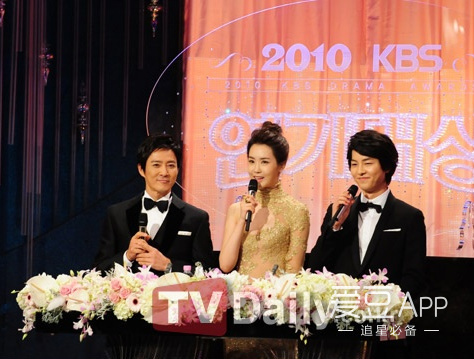 171125从《音乐银行》到MAMA……带你回忆宋先生MC瞬间