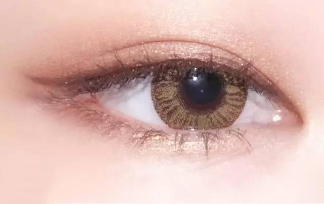 大眼睛女生怎么化妆最合适,大眼睛怎么画眼妆干净