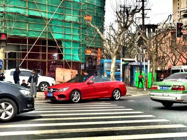 奔驰e400敞篷国内售价,奔驰e400敞篷跑车有硬顶吗