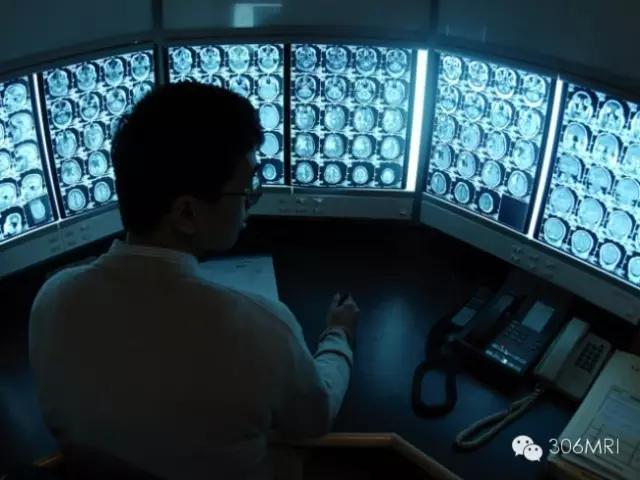 核磁共振轻度脑白质征象,脑白质内见多发斑点什么状况