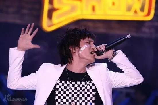 对一个人不正经就有多深情,你永远不懂不正经的男人有多深情