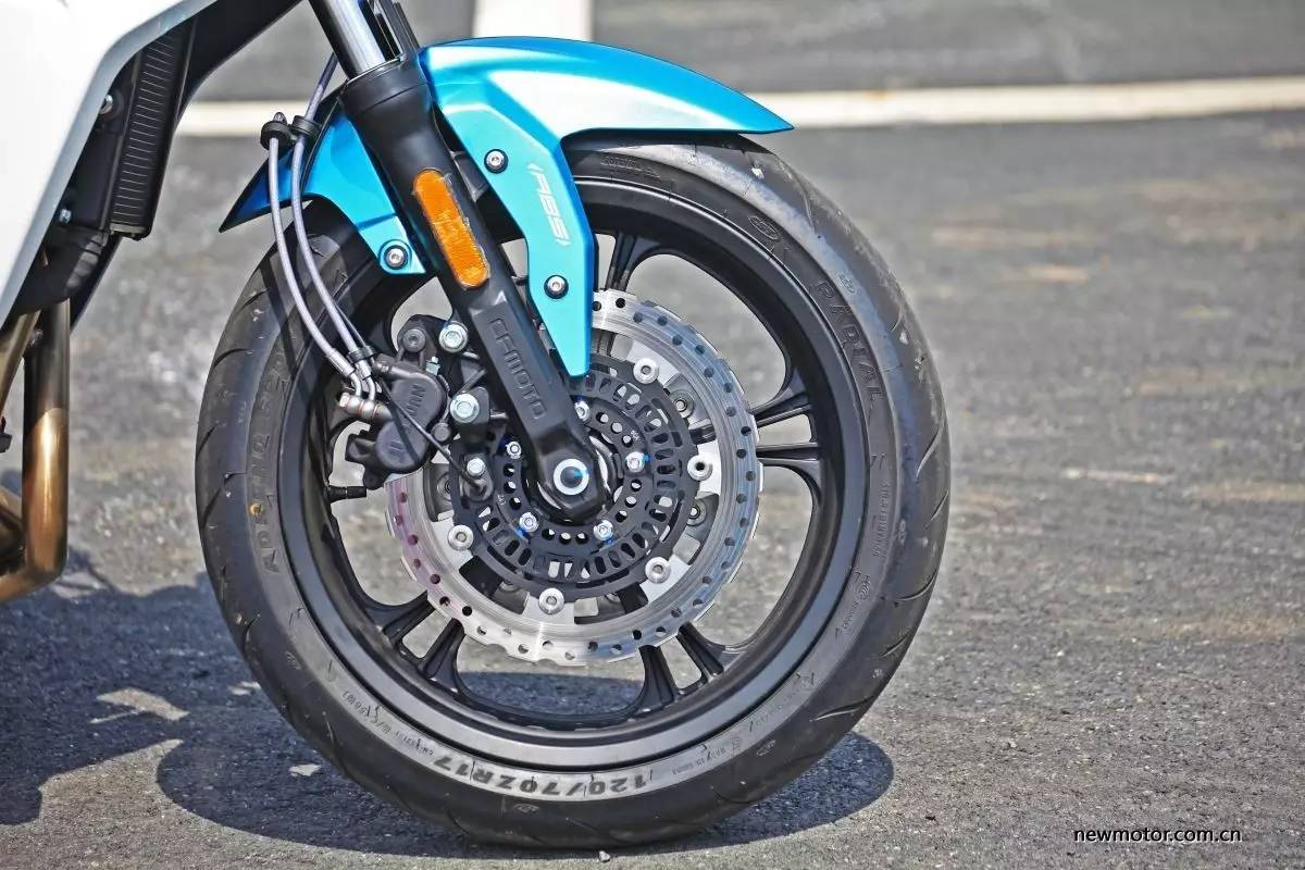 春风650nk和400nk如何选,春风400nk哪款最好