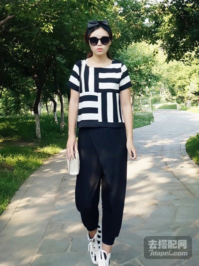 大胖妞穿黑色紧身裤搭配什么上衣,搭t恤的裤子胖mm