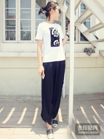 大胖妞穿黑色紧身裤搭配什么上衣,搭t恤的裤子胖mm