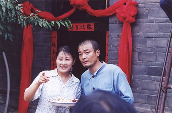 他曾比葛优还有名，因演反派被唾骂追打，53岁坚持丁克至今无子