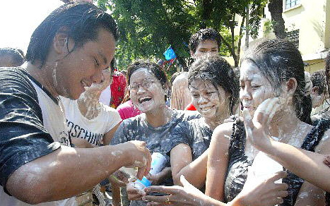 泰国泼水节过了还有必要去吗,在泰国遇到泼水节会不会随便泼
