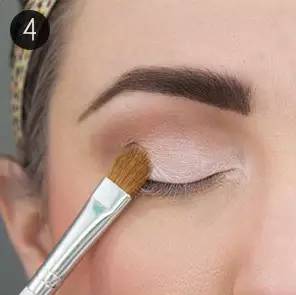 大眼睛女生怎么化妆最合适,大眼睛怎么画眼妆干净