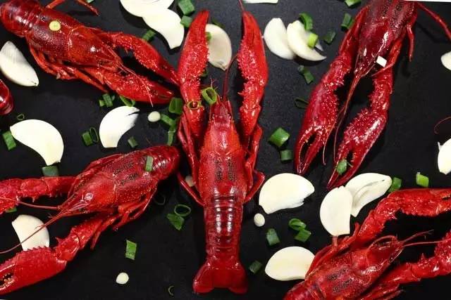 就算你开着玛莎拉蒂，*博兰**基尼也不一定能吃到她家龙虾，每天就这