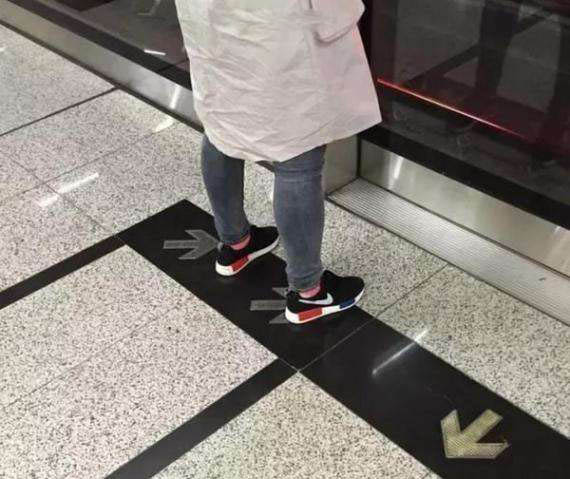 阿迪达斯nmd鞋会越穿越松吗,阿迪达斯tf成人足球鞋