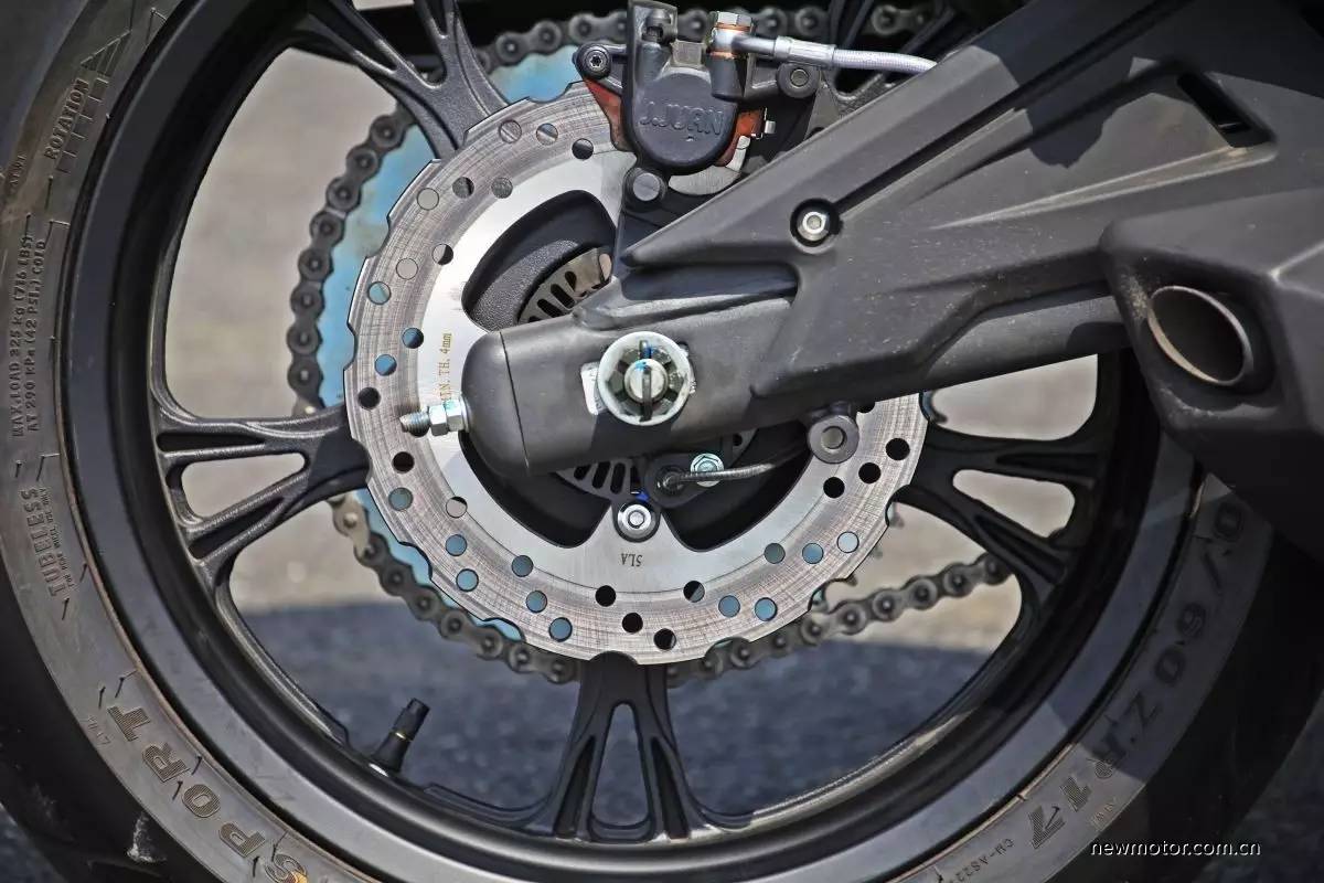 春风650nk和400nk如何选,春风400nk哪款最好