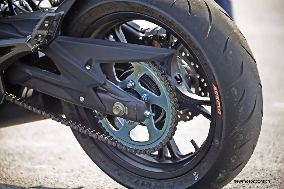 春风650nk和400nk如何选,春风400nk哪款最好