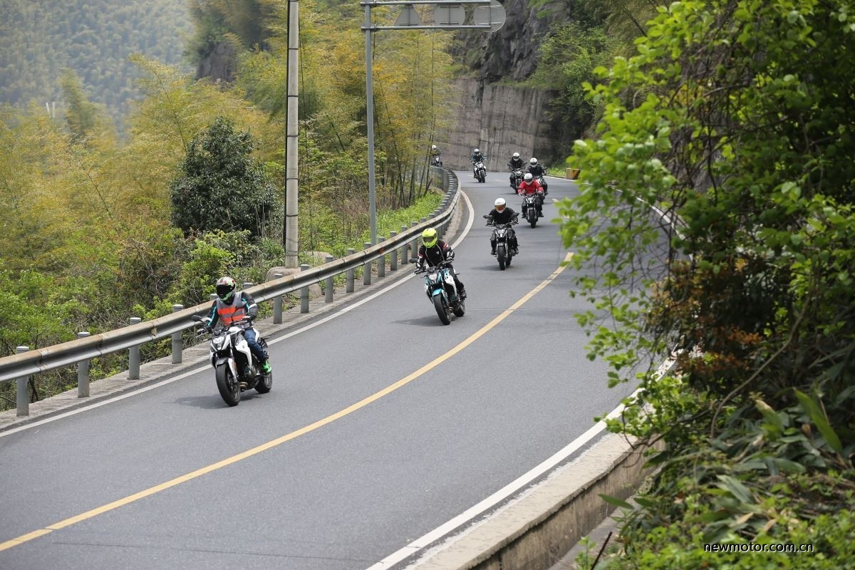 春风650nk和400nk如何选,春风400nk哪款最好