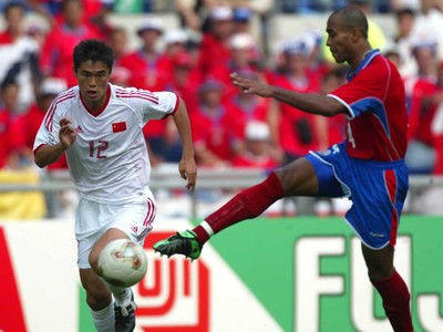 中国男足最强前锋进曼联青训营,他17岁