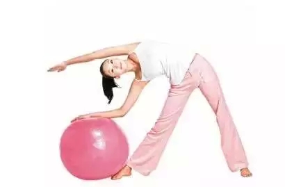 有瑜伽球怎么瘦身,瑜伽球减肥瘦全身方法