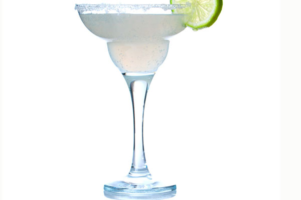 这是以甘蔗为原料酿出来的蒸馏烈酒